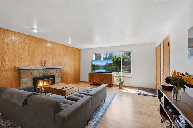 20621 78th Place W, Edmonds, WA 98026