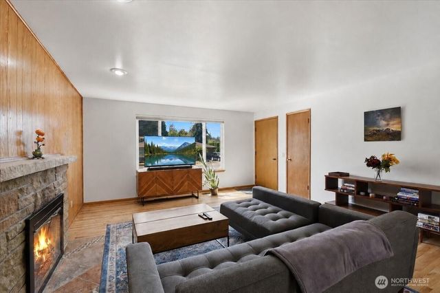 20621 78th Place W, Edmonds, WA 98026