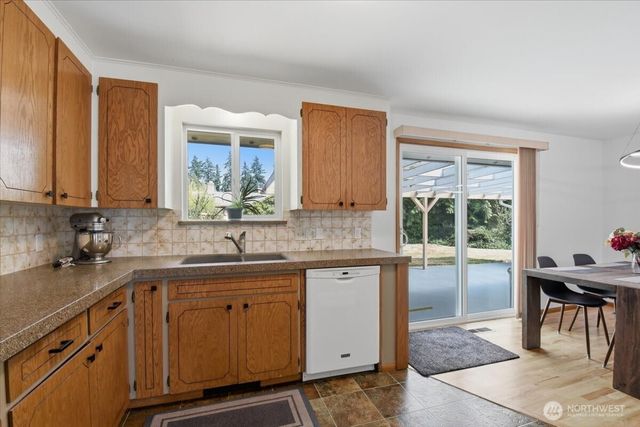 20621 78th Place W, Edmonds, WA 98026