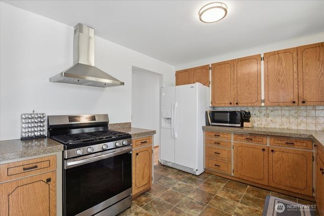 20621 78th Place W, Edmonds, WA 98026