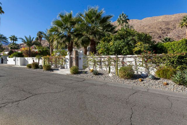 1755 S Mesa Drive, Palm Springs, CA 92264