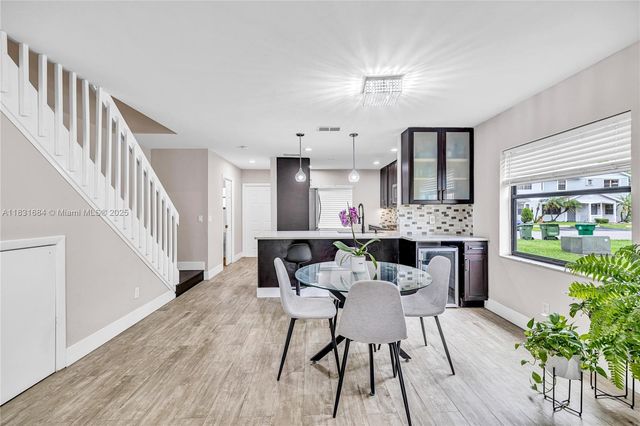 10527 NW 6th St, Pembroke Pines, FL 33026