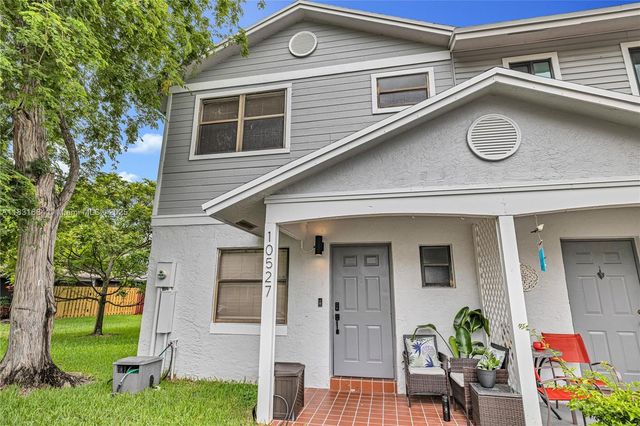 10527 NW 6th St, Pembroke Pines, FL 33026