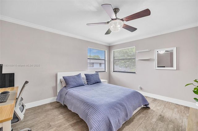 10527 NW 6th St, Pembroke Pines, FL 33026