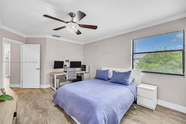 10527 NW 6th St, Pembroke Pines, FL 33026