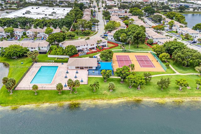 10527 NW 6th St, Pembroke Pines, FL 33026