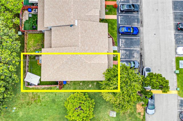 10527 NW 6th St, Pembroke Pines, FL 33026