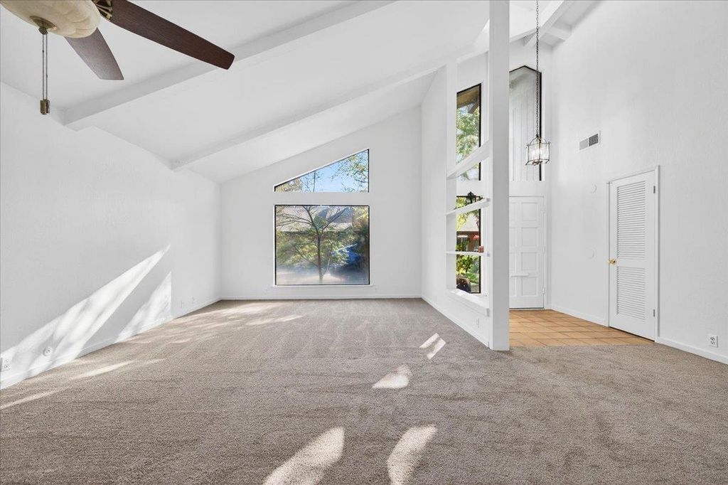 Image 10 of property listing at 6260 N Palm # 110, Fresno, CA 93704