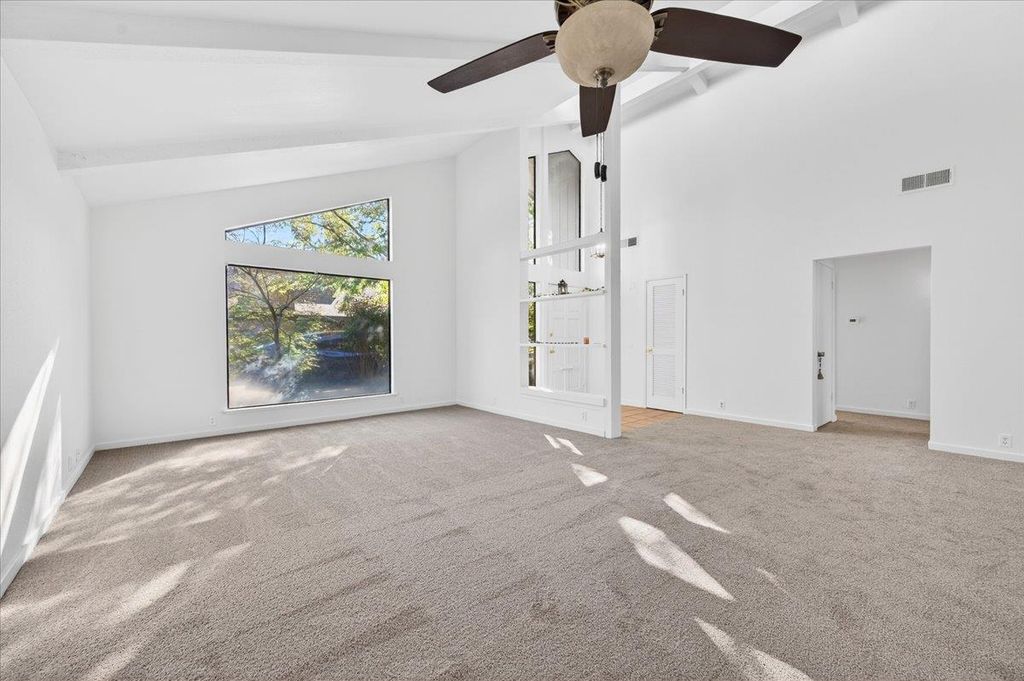 Image 11 of property listing at 6260 N Palm # 110, Fresno, CA 93704