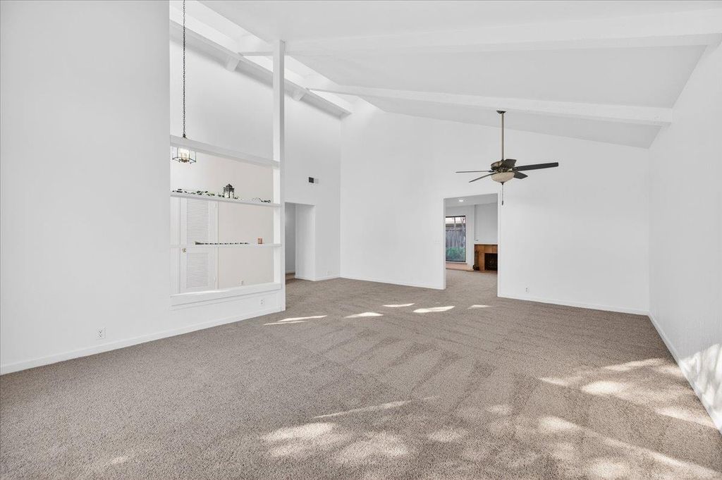 Image 13 of property listing at 6260 N Palm # 110, Fresno, CA 93704