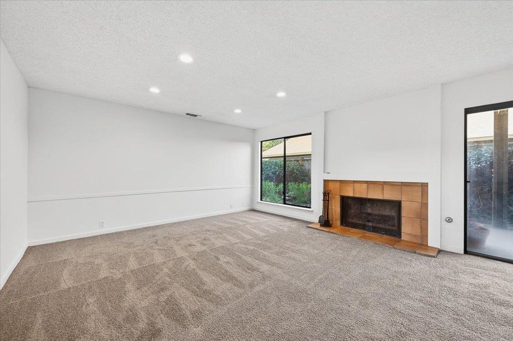 Image 16 of property listing at 6260 N Palm # 110, Fresno, CA 93704