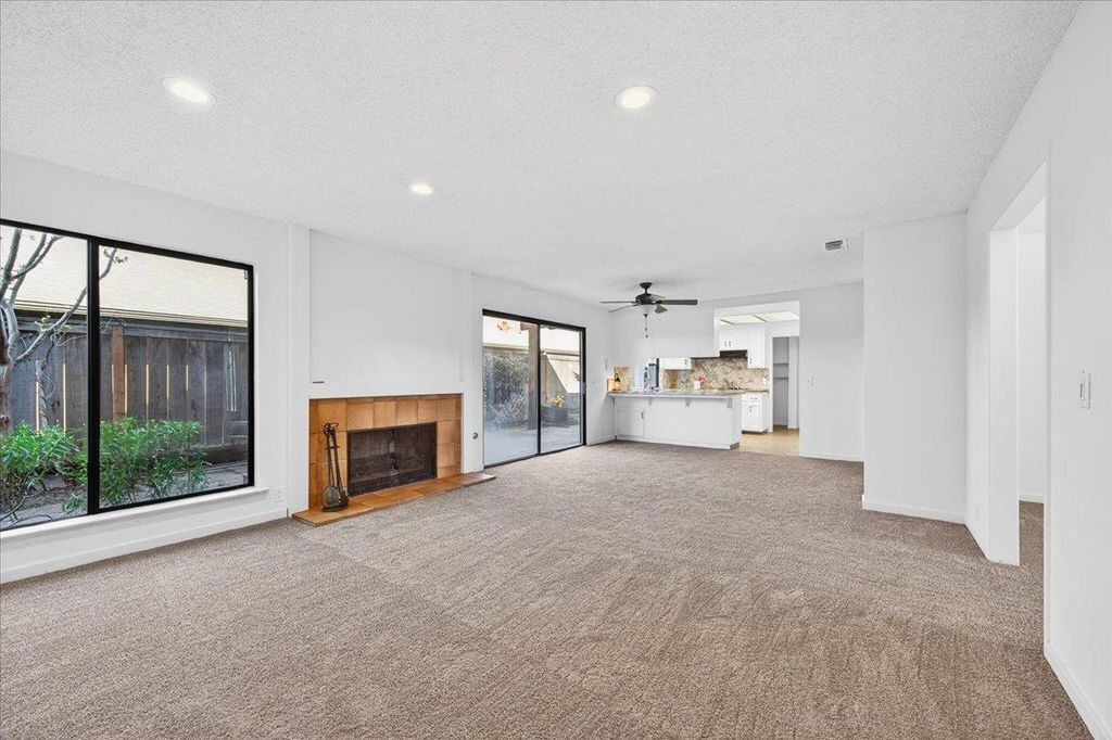 Image 17 of property listing at 6260 N Palm # 110, Fresno, CA 93704