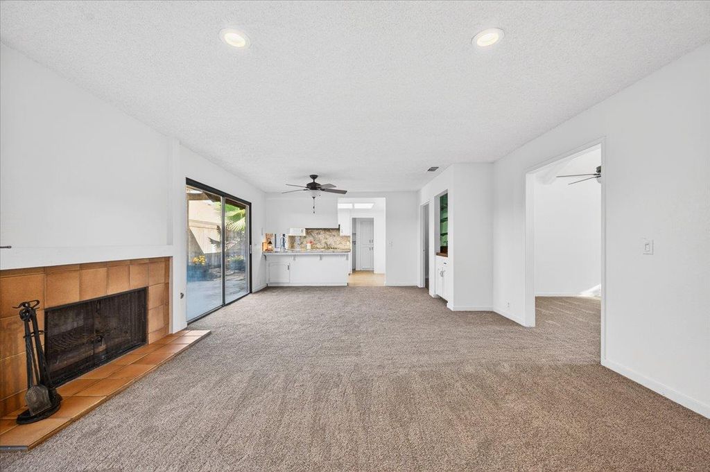 Image 18 of property listing at 6260 N Palm # 110, Fresno, CA 93704