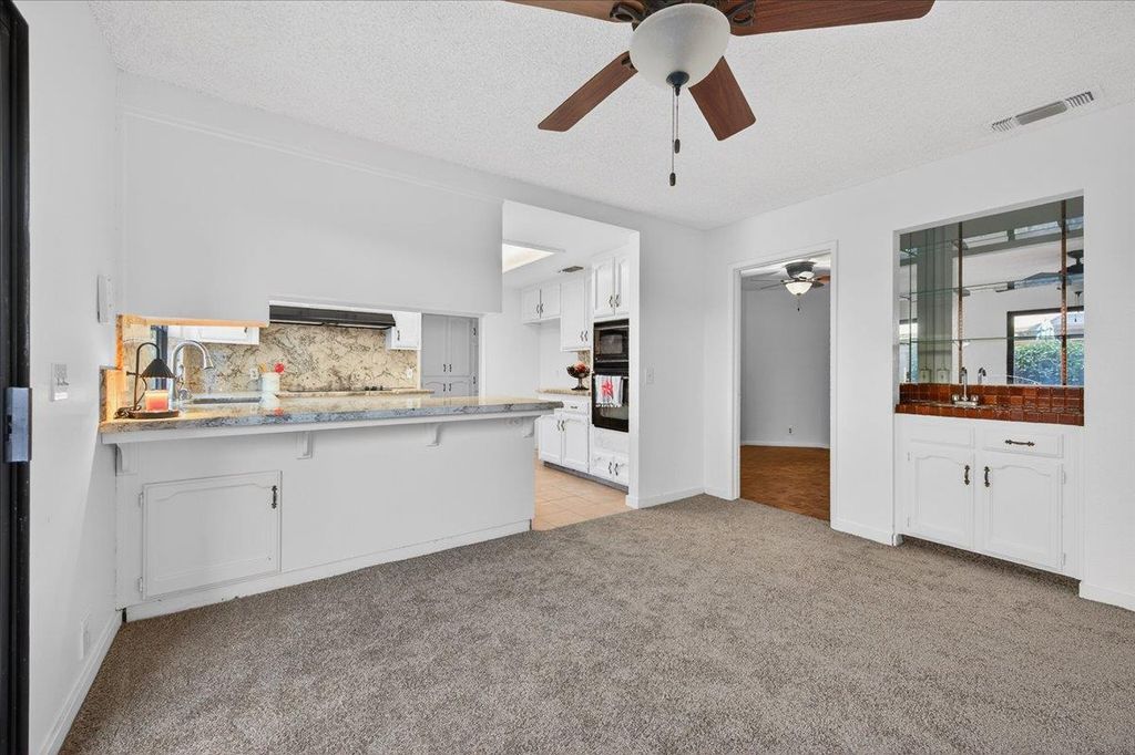 Image 21 of property listing at 6260 N Palm # 110, Fresno, CA 93704