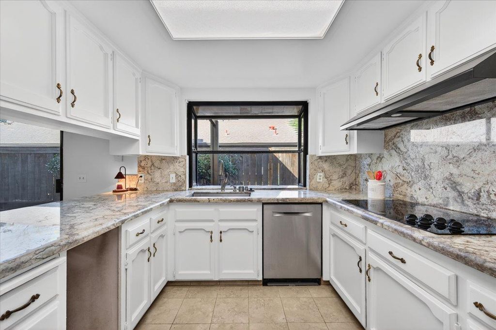 Image 25 of property listing at 6260 N Palm # 110, Fresno, CA 93704