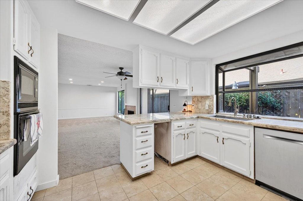 Image 26 of property listing at 6260 N Palm # 110, Fresno, CA 93704