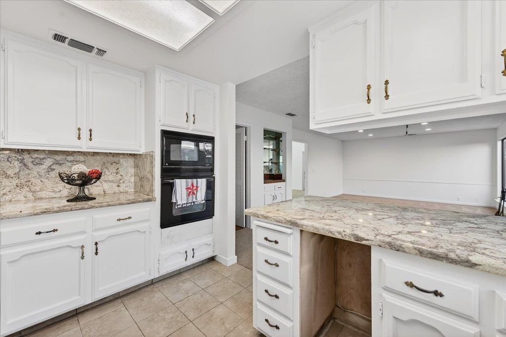 Image 27 of property listing at 6260 N Palm # 110, Fresno, CA 93704