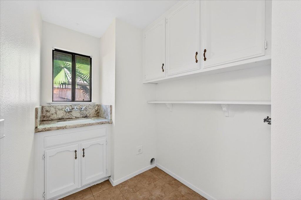 Image 29 of property listing at 6260 N Palm # 110, Fresno, CA 93704