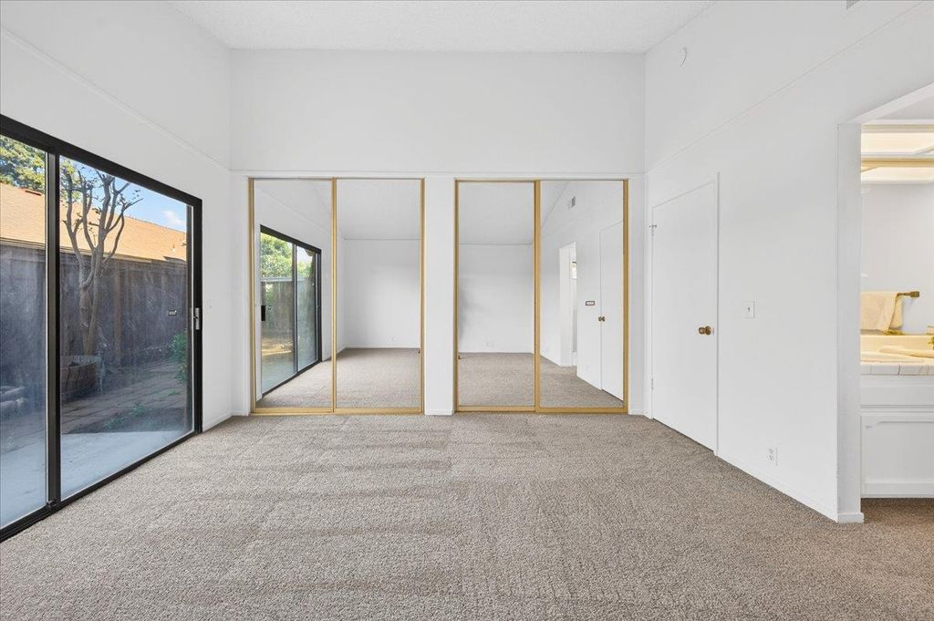 Image 37 of property listing at 6260 N Palm # 110, Fresno, CA 93704