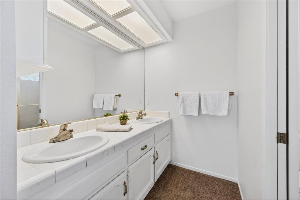 Image 41 of property listing at 6260 N Palm # 110, Fresno, CA 93704