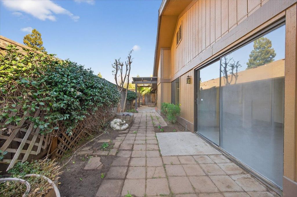 Image 45 of property listing at 6260 N Palm # 110, Fresno, CA 93704