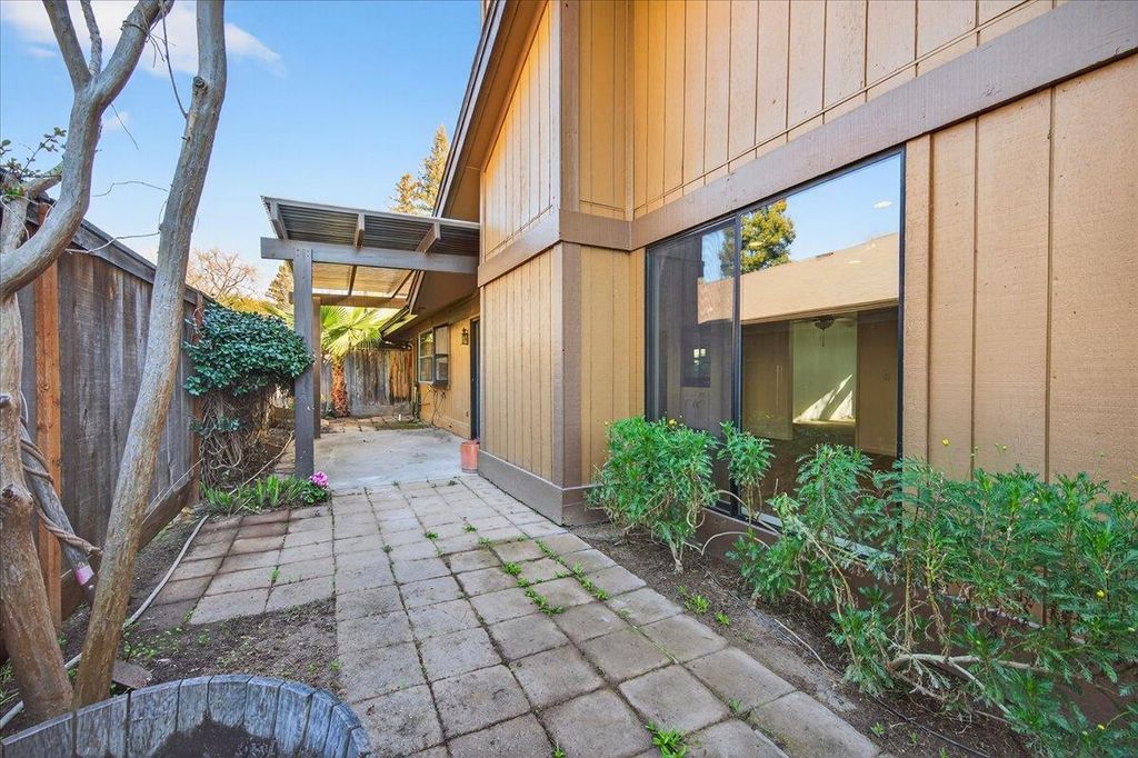 Image 46 of property listing at 6260 N Palm # 110, Fresno, CA 93704