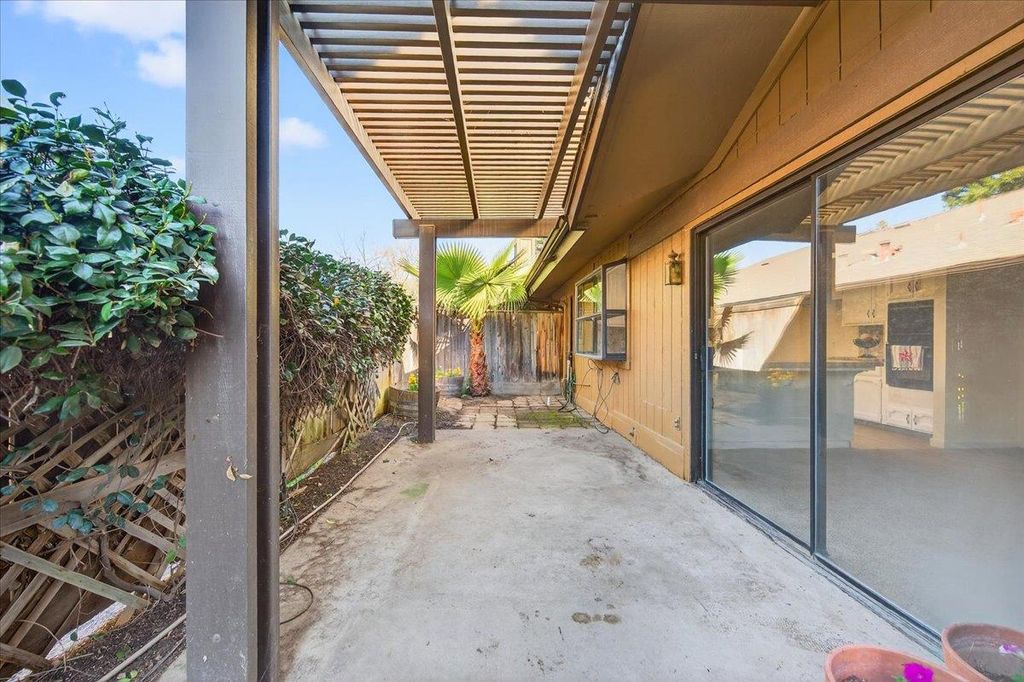 Image 47 of property listing at 6260 N Palm # 110, Fresno, CA 93704