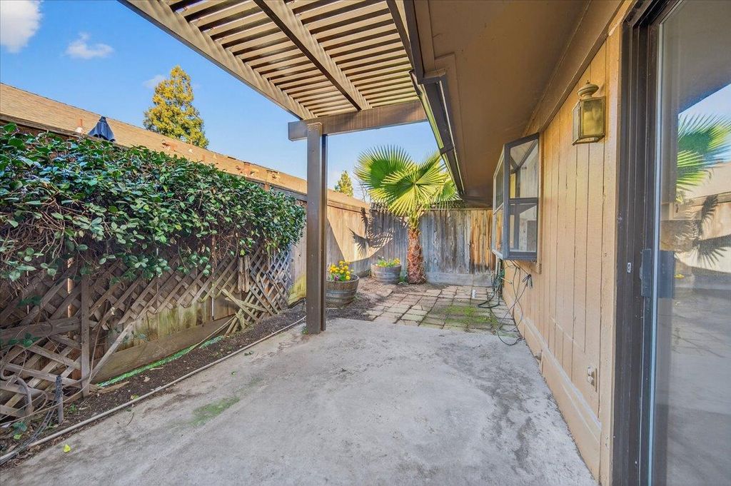 Image 48 of property listing at 6260 N Palm # 110, Fresno, CA 93704