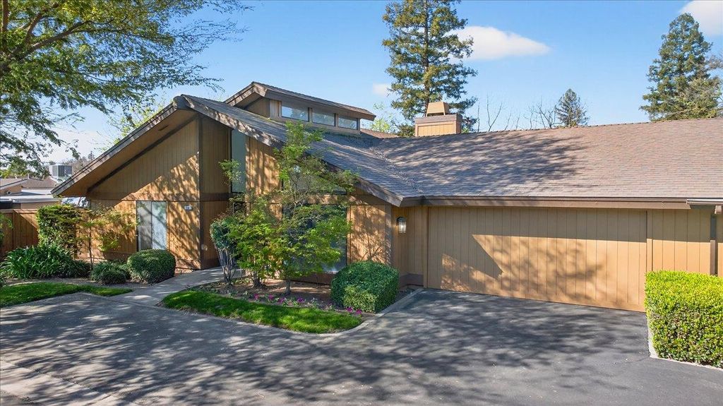Image 5 of property listing at 6260 N Palm # 110, Fresno, CA 93704