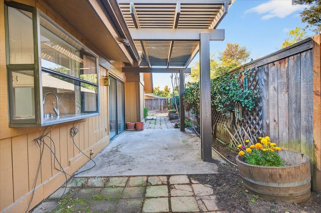 Image 50 of property listing at 6260 N Palm # 110, Fresno, CA 93704