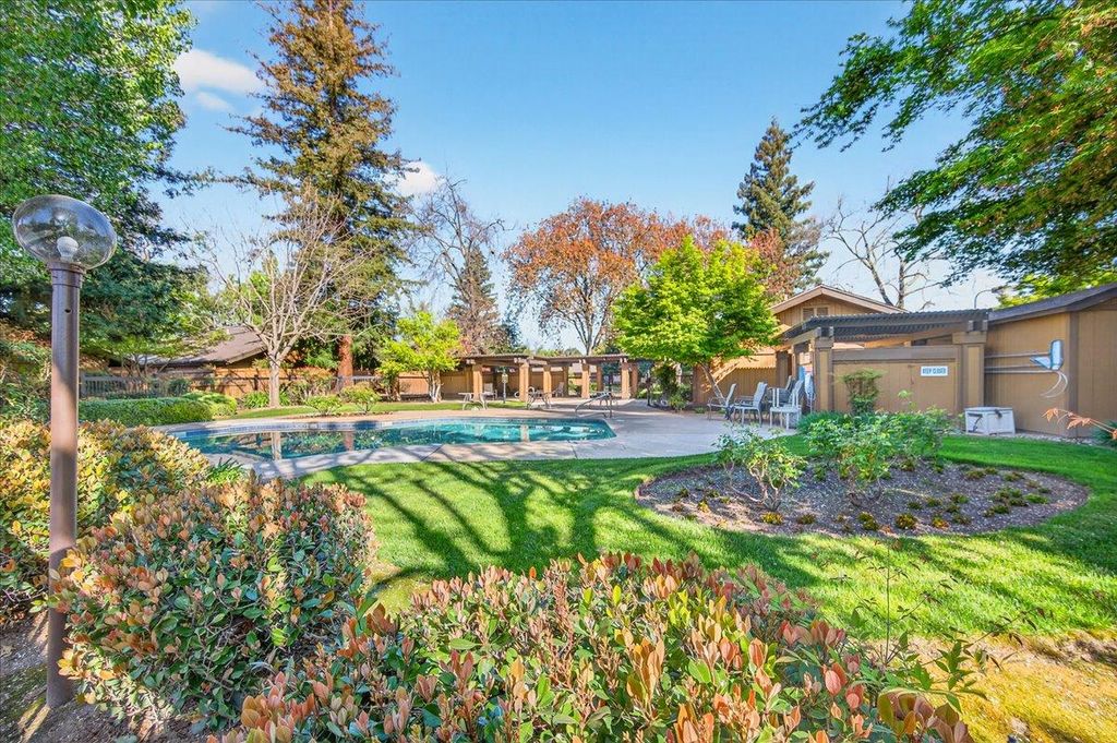 Image 51 of property listing at 6260 N Palm # 110, Fresno, CA 93704
