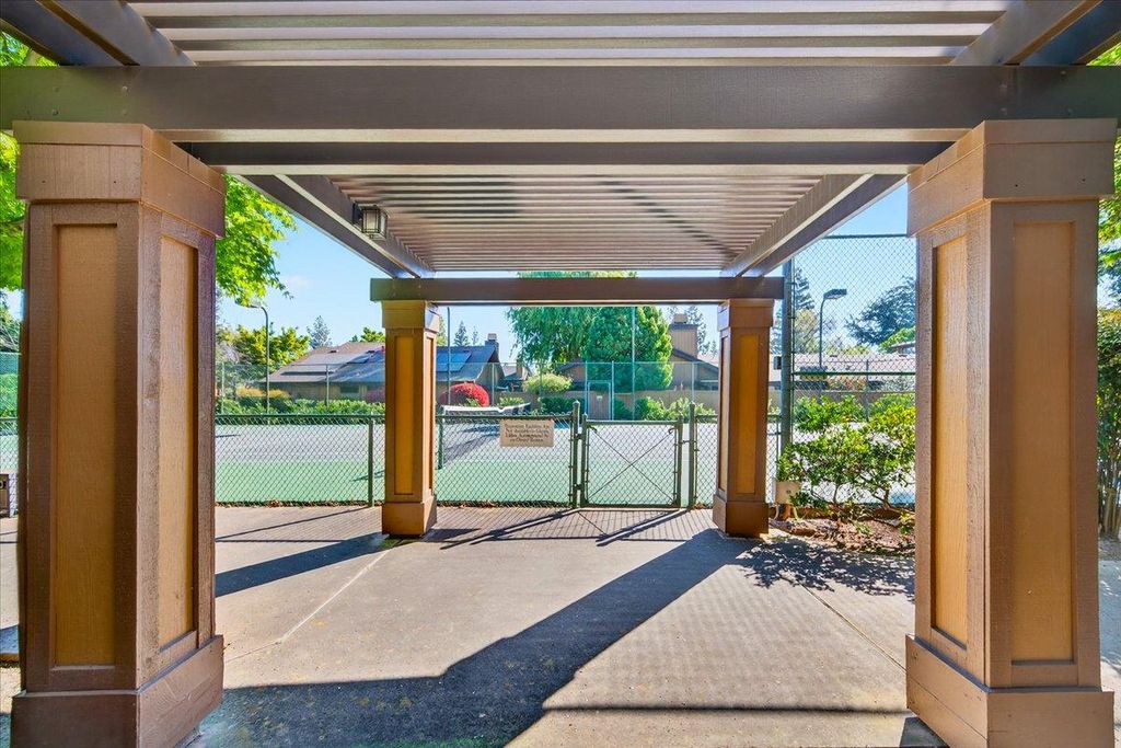 Image 53 of property listing at 6260 N Palm # 110, Fresno, CA 93704