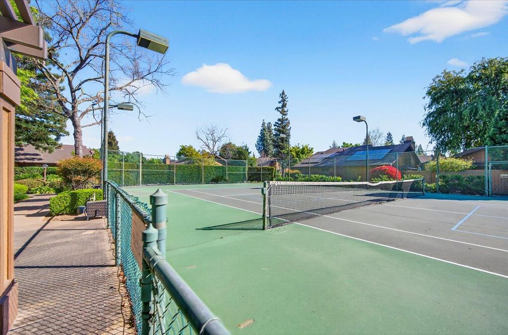 Image 54 of property listing at 6260 N Palm # 110, Fresno, CA 93704