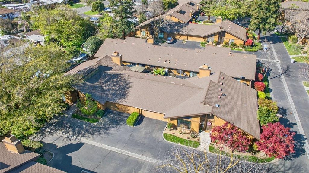 Image 57 of property listing at 6260 N Palm # 110, Fresno, CA 93704