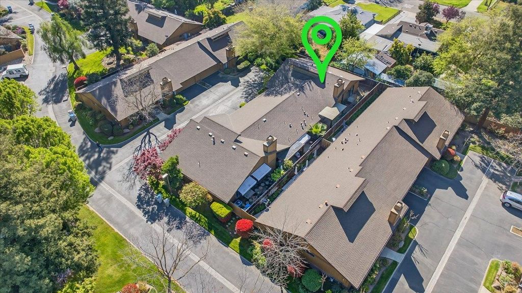 Image 59 of property listing at 6260 N Palm # 110, Fresno, CA 93704