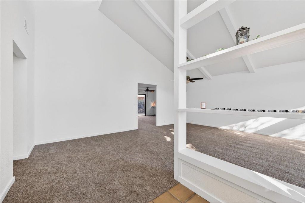 Image 6 of property listing at 6260 N Palm # 110, Fresno, CA 93704