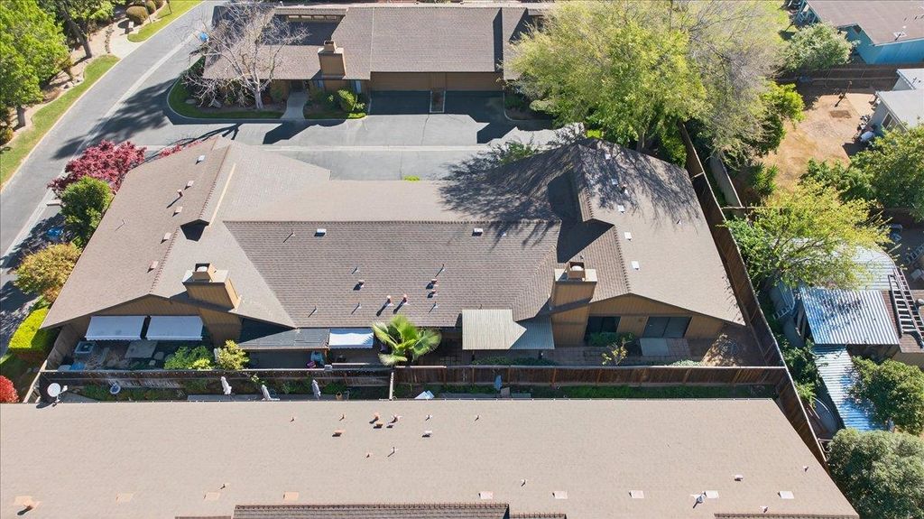 Image 60 of property listing at 6260 N Palm # 110, Fresno, CA 93704