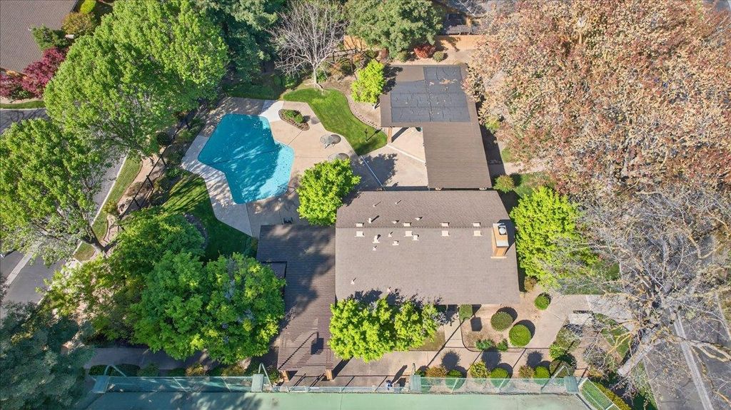 Image 67 of property listing at 6260 N Palm # 110, Fresno, CA 93704