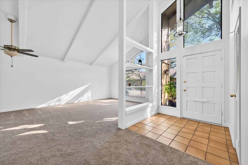 Image 7 of property listing at 6260 N Palm # 110, Fresno, CA 93704