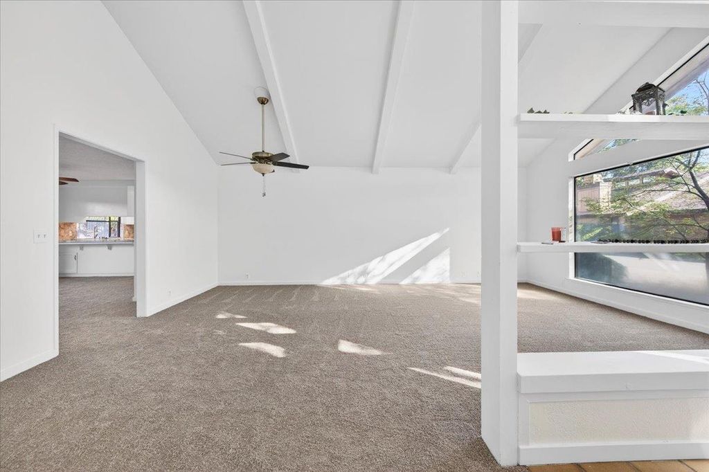 Image 8 of property listing at 6260 N Palm # 110, Fresno, CA 93704