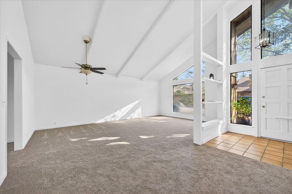 Image 9 of property listing at 6260 N Palm # 110, Fresno, CA 93704