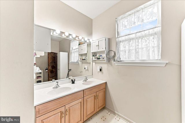 313 MANCHESTER ST, Oxford, PA 19363