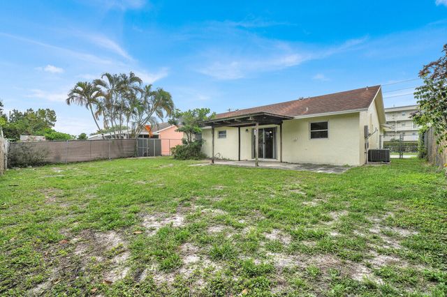 151 NE 26th Avenue, Boynton Beach, FL 33435