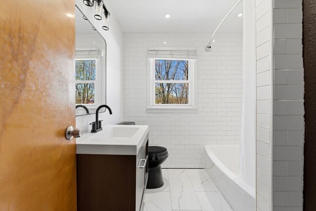 11 Cannon Rock Rd, Lynn, MA 01904