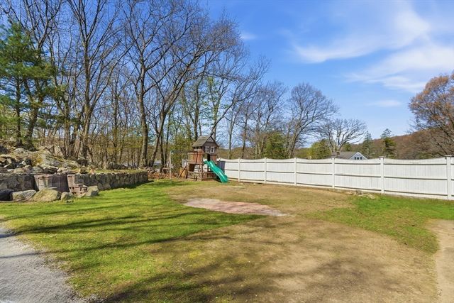 11 Cannon Rock Rd, Lynn, MA 01904