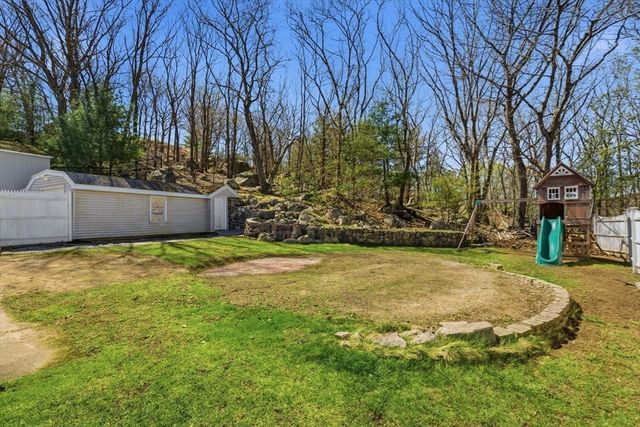 11 Cannon Rock Rd, Lynn, MA 01904
