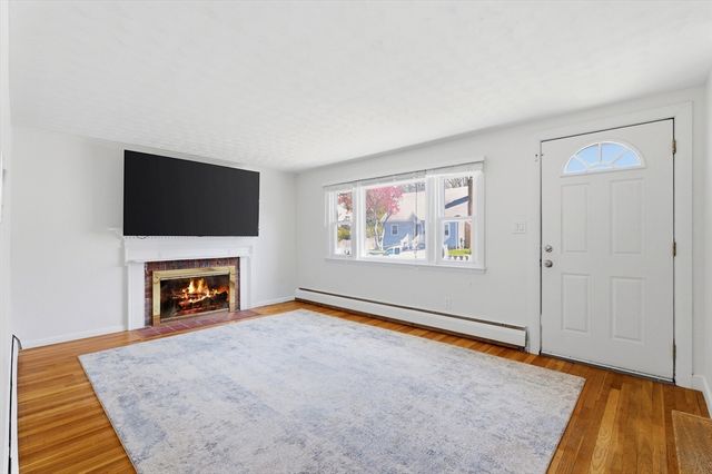 11 Cannon Rock Rd, Lynn, MA 01904