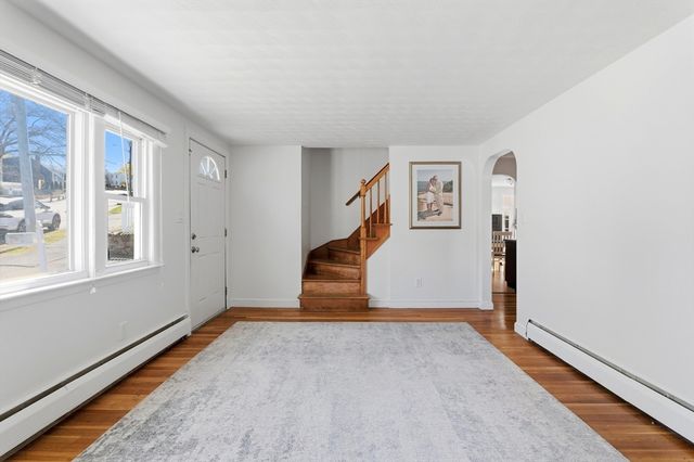 11 Cannon Rock Rd, Lynn, MA 01904