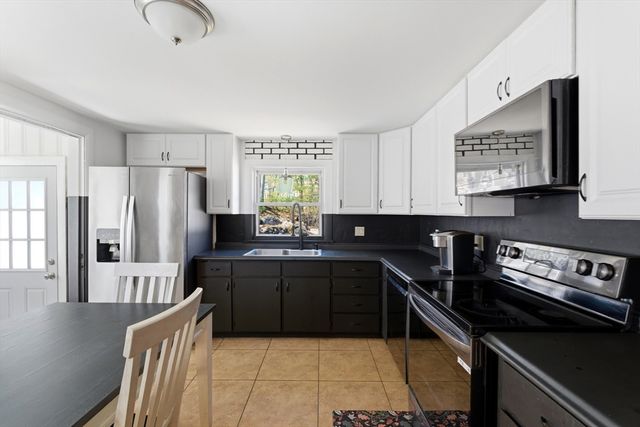 11 Cannon Rock Rd, Lynn, MA 01904