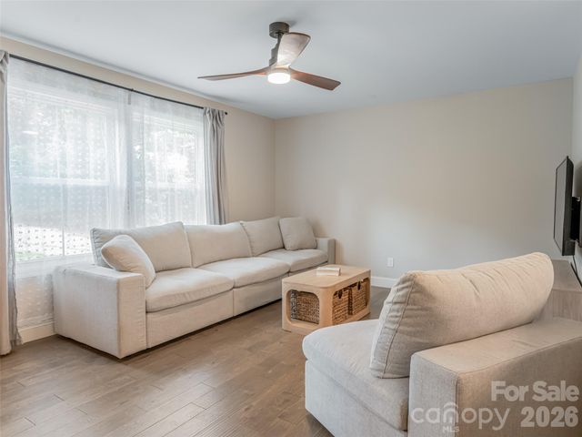 239 Bonnies Meadow Place, Asheville, NC 28806